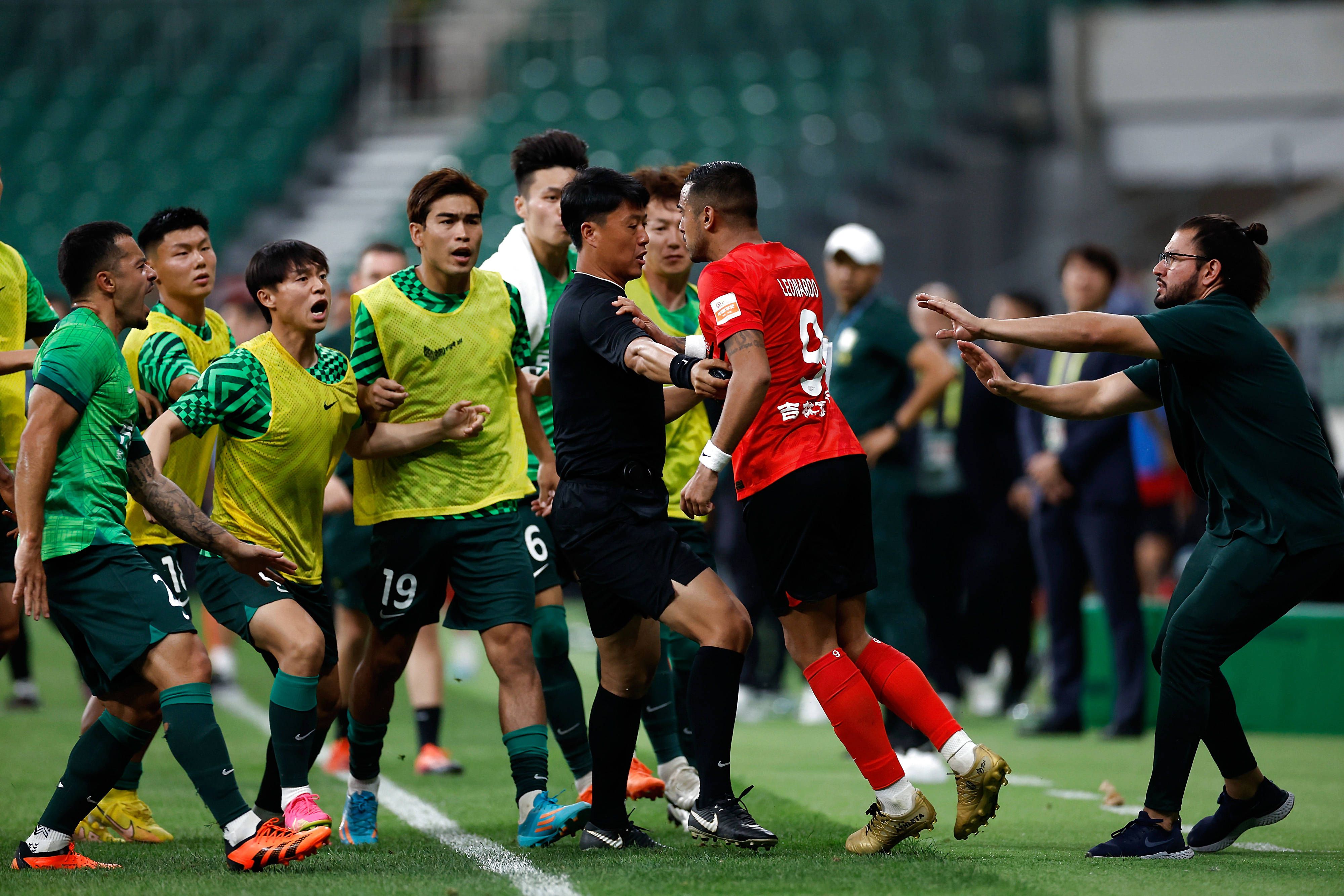 27岁的吉拉西本赛季14场打进18球状态神勇，而多特队内最佳射手菲尔克鲁格和布兰特都只有6球入账，此外伤愈的阿莱和穆科科状态也都不在最佳，多特急需在锋线补强。